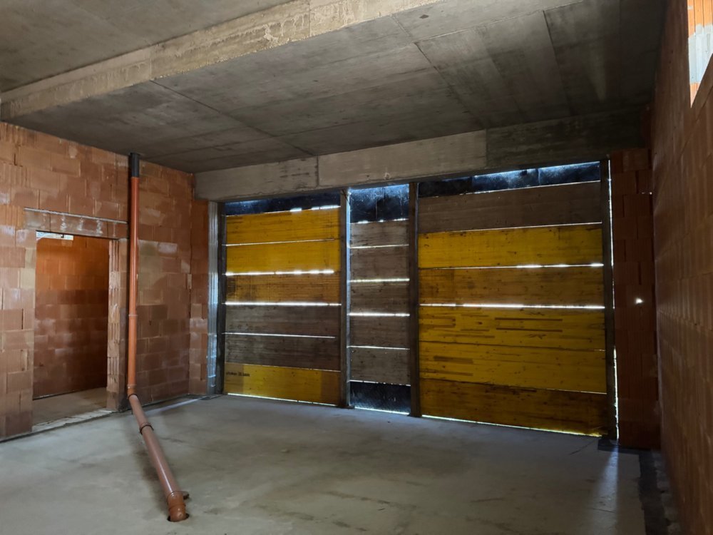 Garage — Aktuelles Foto · Bauzustand